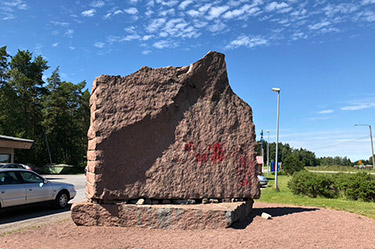 Punainen graniittipaasi