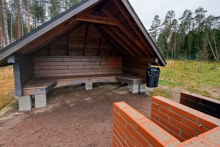 Nuotiopaikka Toivonpuistossa