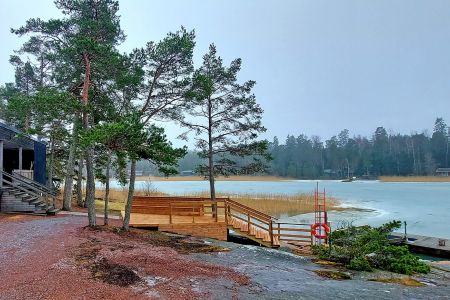 Mansikkakarin sauna ja uimalaituri