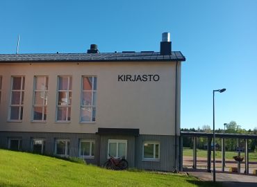 Kirjastossa pelkk&auml; omatoimiasiointi ma 6.7.