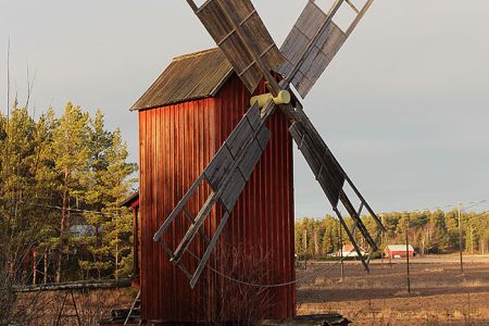 Tuulimylly Viiasten kartanolla