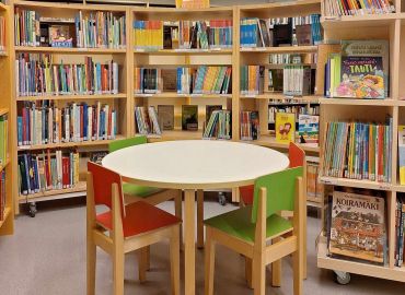 Kirjaston satuhetket kev&auml;&auml;ll&auml; 2026