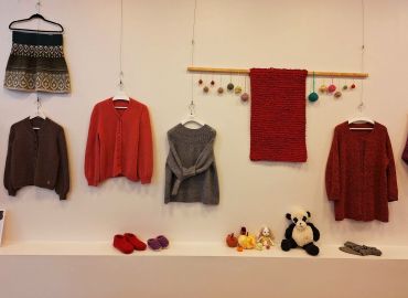 Vakka-Opiston n&auml;yttely esill&auml; kirjastossa